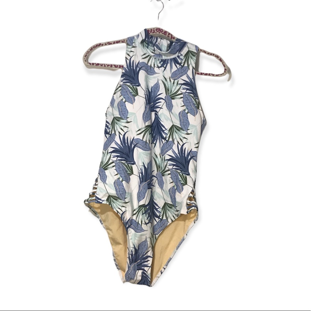 Swim suit axesea